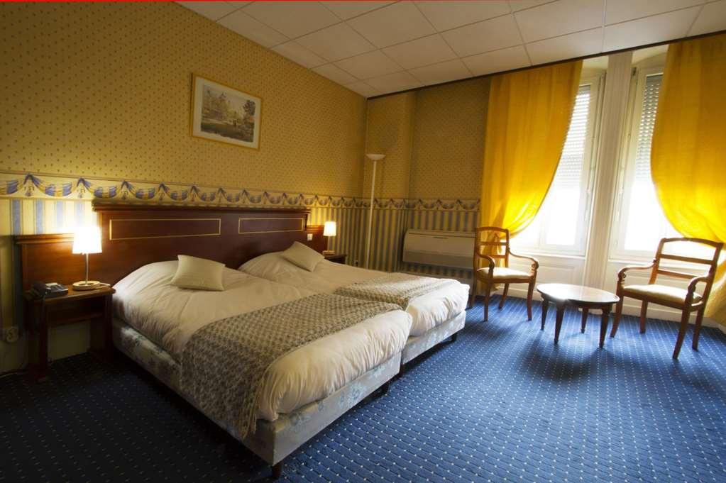 Brit Hotel Roanne - Le Grand Hotel Habitación foto