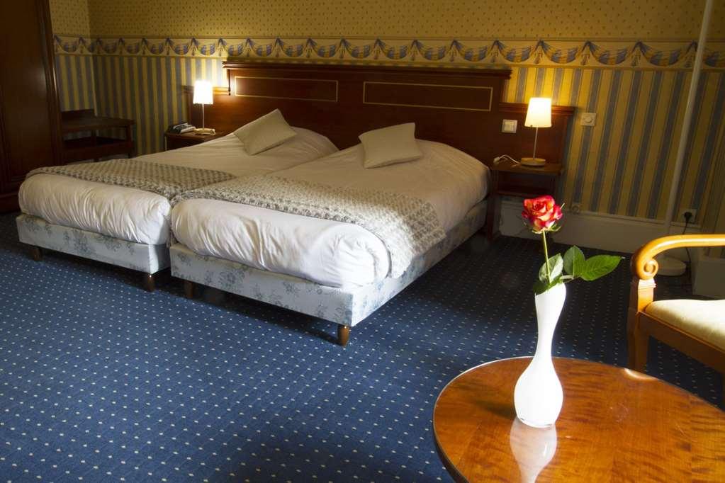 Brit Hotel Roanne - Le Grand Hotel Habitación foto