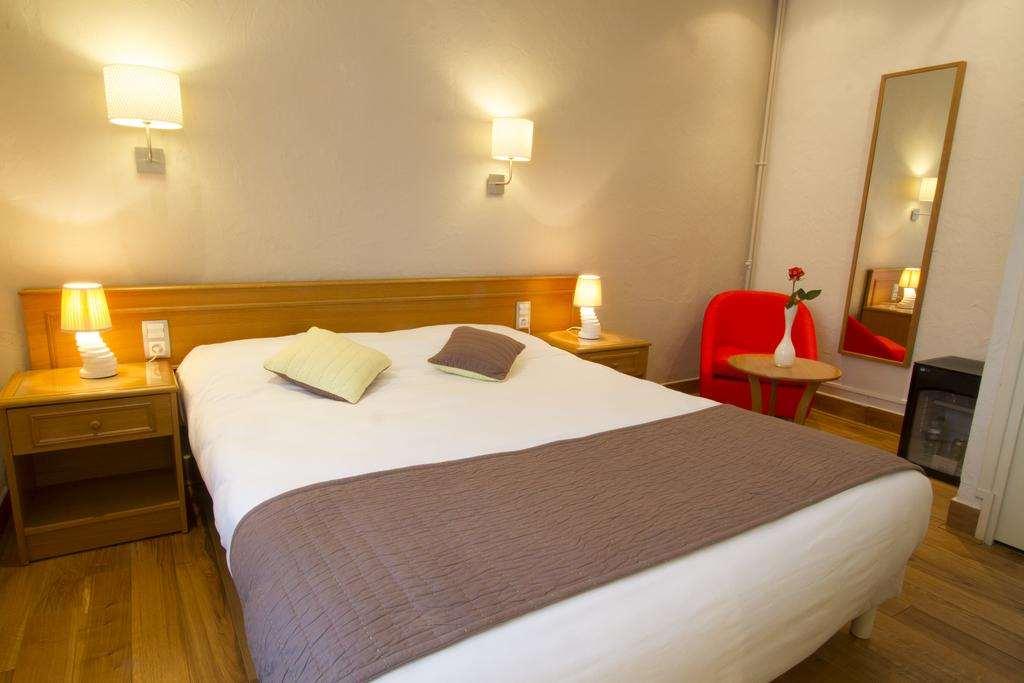 Brit Hotel Roanne - Le Grand Hotel Habitación foto
