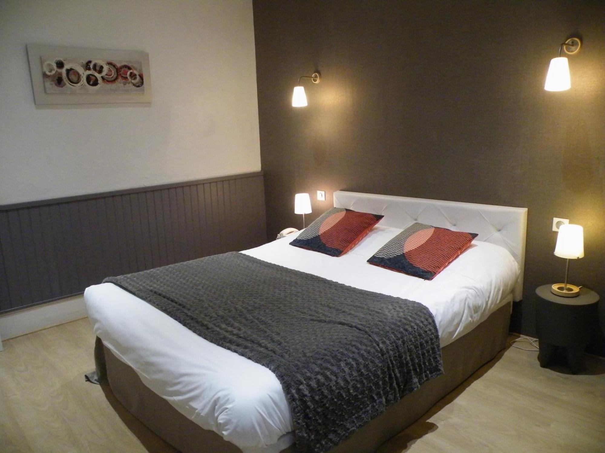 Brit Hotel Roanne - Le Grand Hotel Exterior foto
