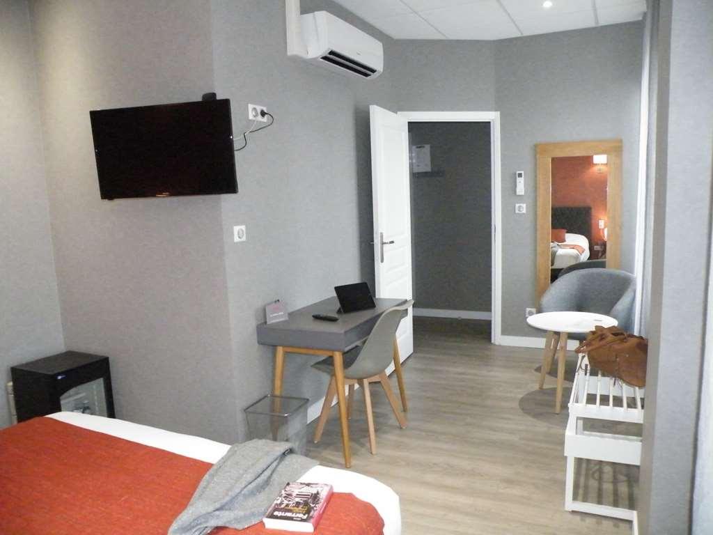 Brit Hotel Roanne - Le Grand Hotel Habitación foto